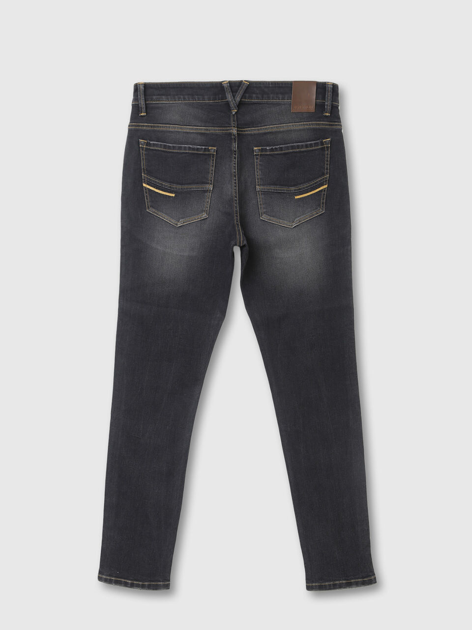 SLIM TAPERED FADED BLACK BOOMERANG JEANS image number 2