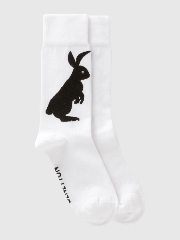 Calcetines blancos con dibujo de conejo
