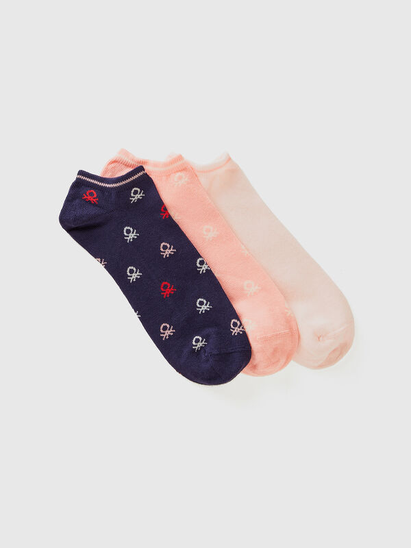 Tres pares de calcetines cortos con logo