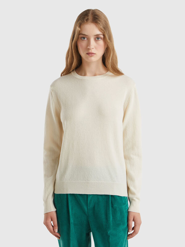 Jersey de cuello redondo de lana merina en color crema Mujer