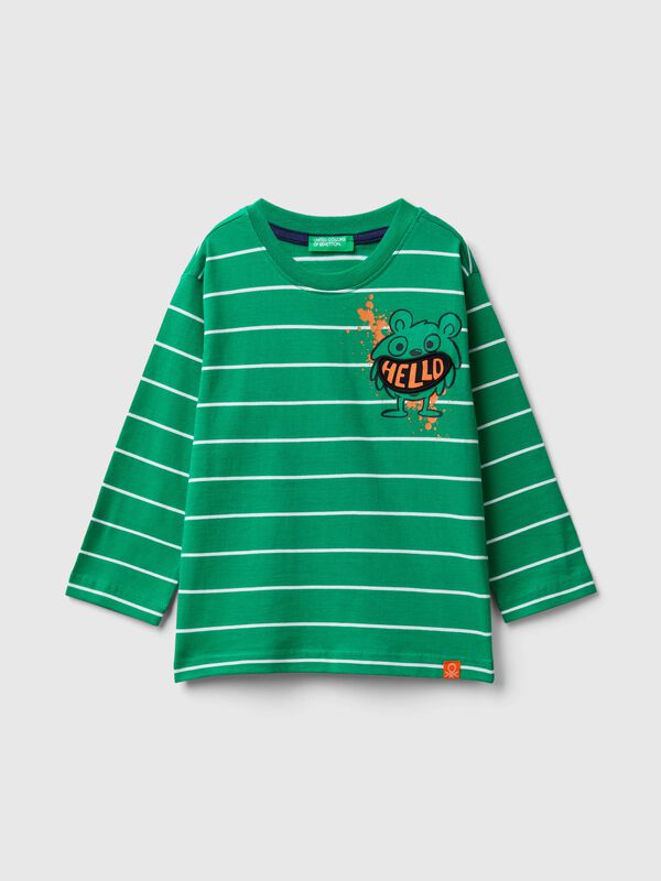 Camiseta de rayas con aplicación Niño