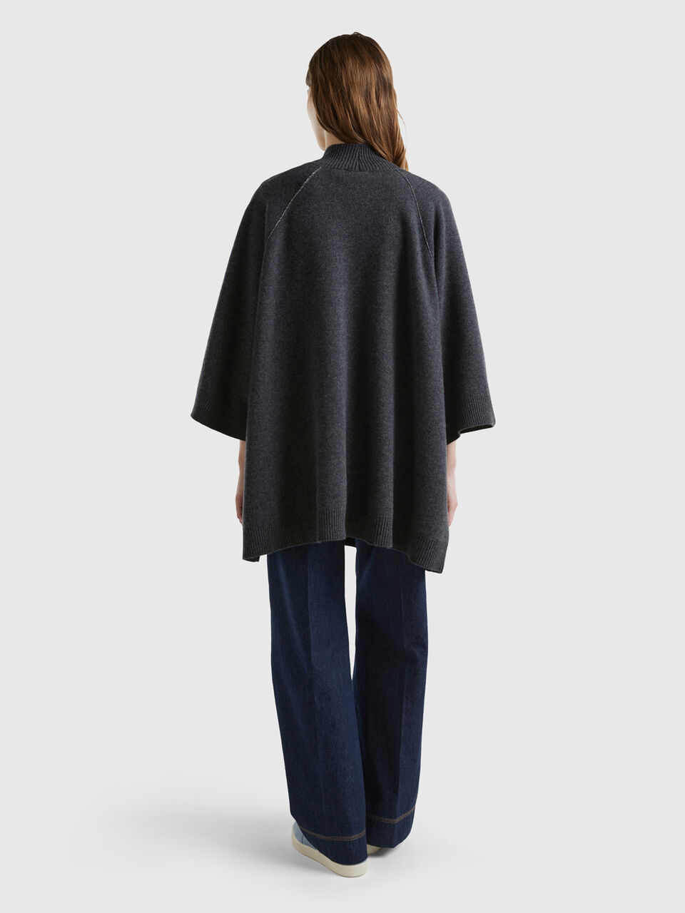 CAPE Mujer image number null