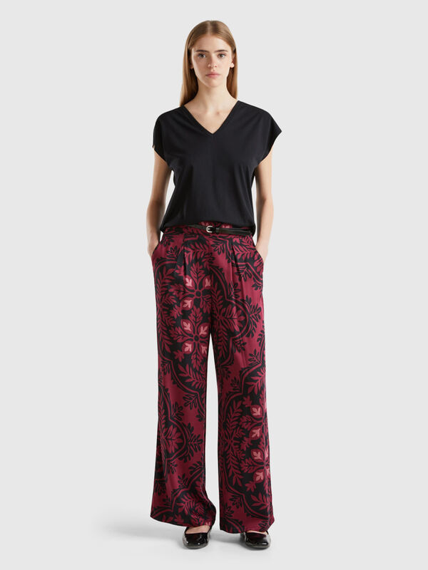 Pantalón fluido de flores Mujer