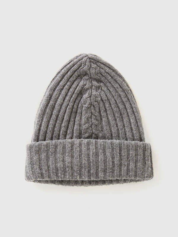 Gorro con acabado trenzado Mujer