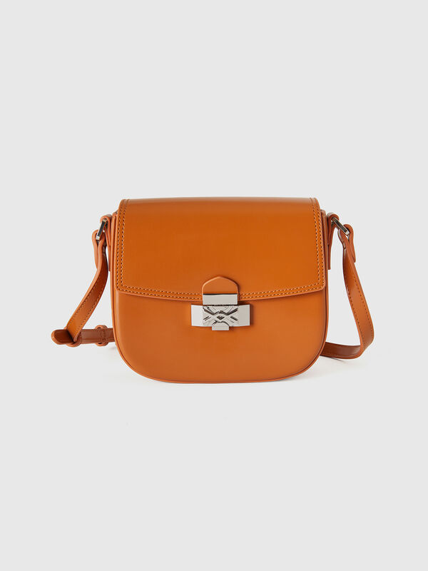 Bolso pequeño de efecto charol con bandolera Mujer