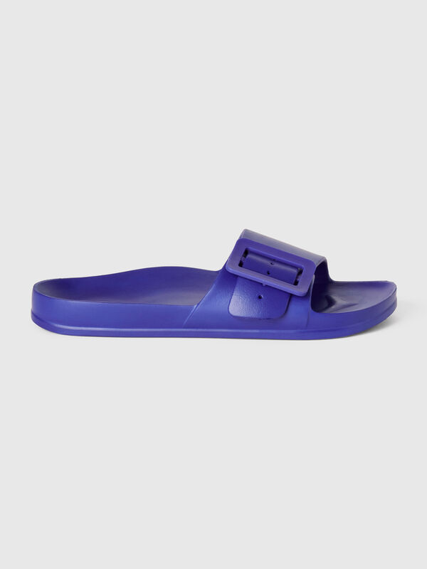 Zapatillas de goma ligeras. Mujer