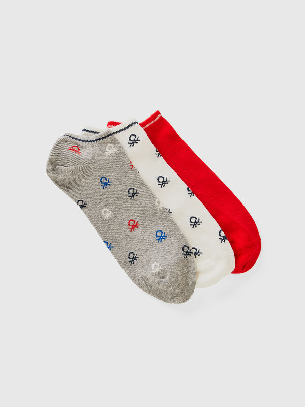 Tres pares de calcetines cortos con logo