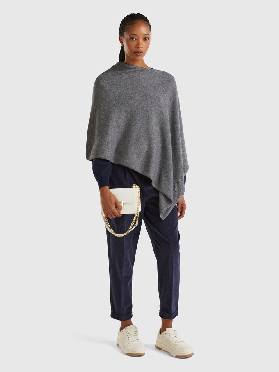 CAPE Mujer image number null