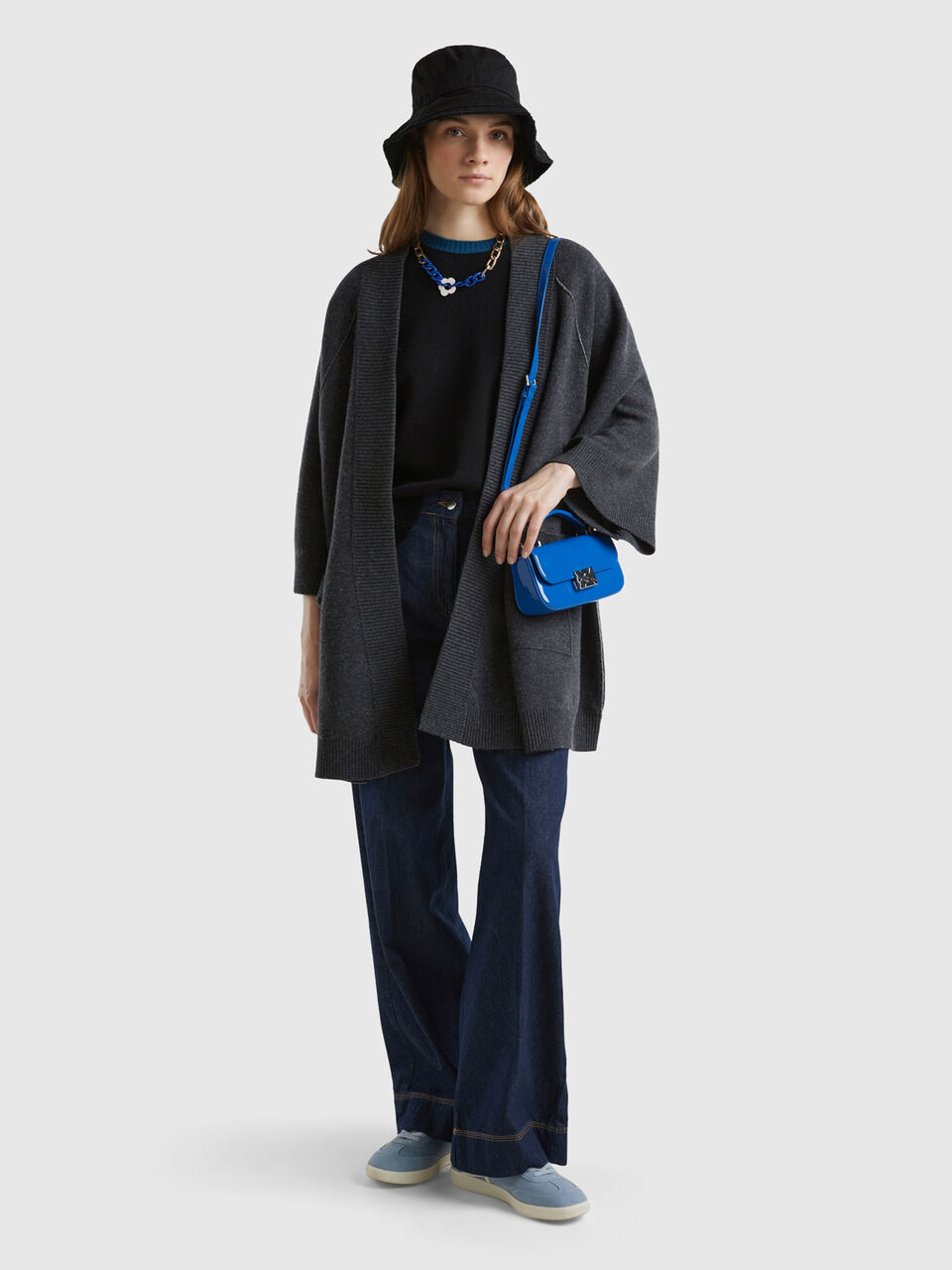 CAPE Mujer image number null