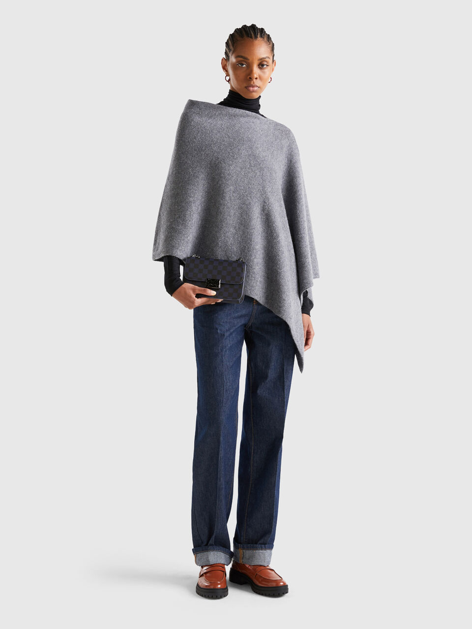 CAPE Mujer image number null
