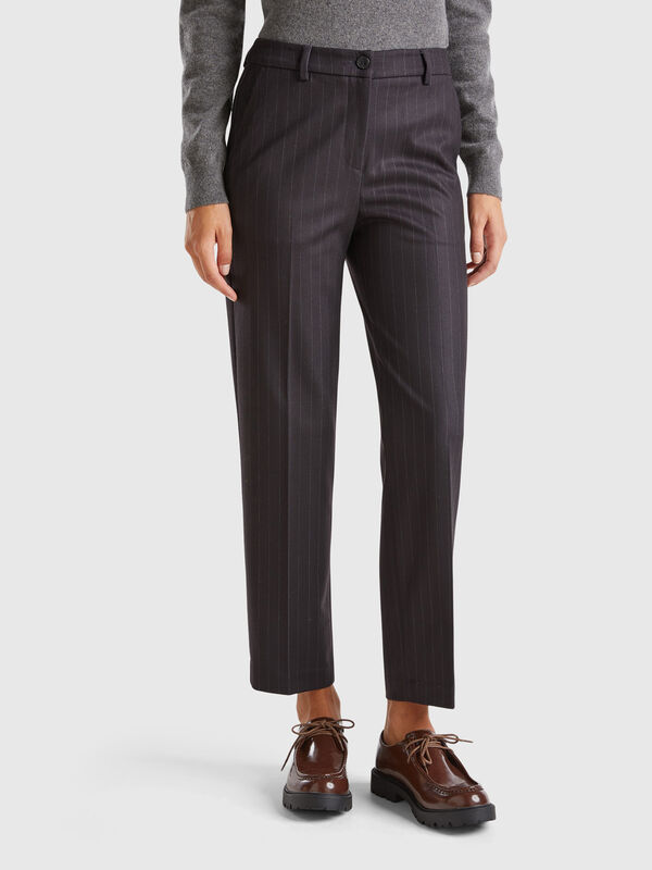 Pantalón regular fit de raya diplomática Mujer