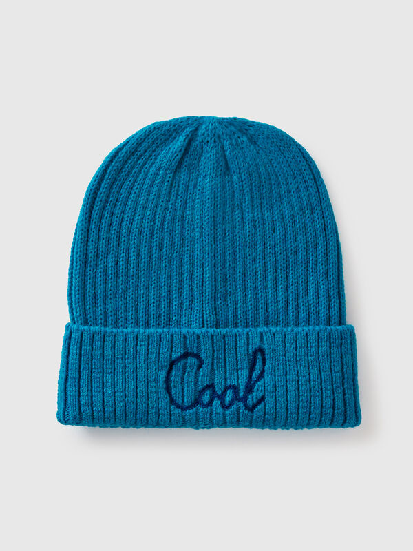 Gorro azul claro flúor con bordado Mujer