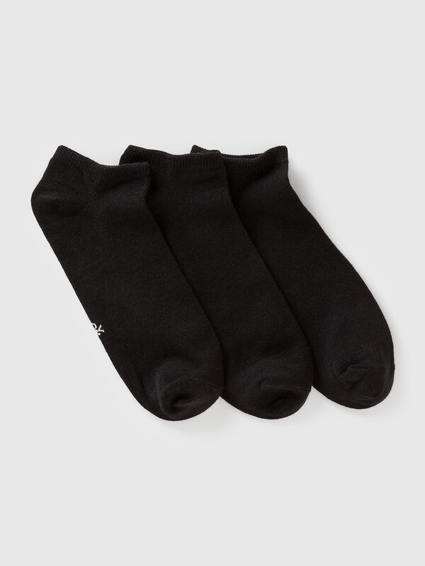 Tres pares de calcetines cortos