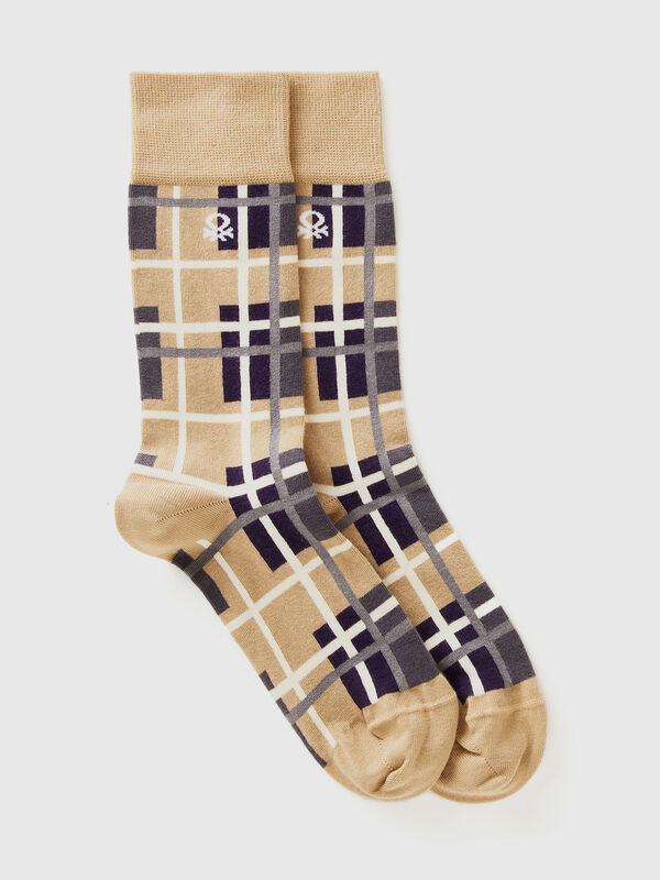 Calcetines largos beige de tartán