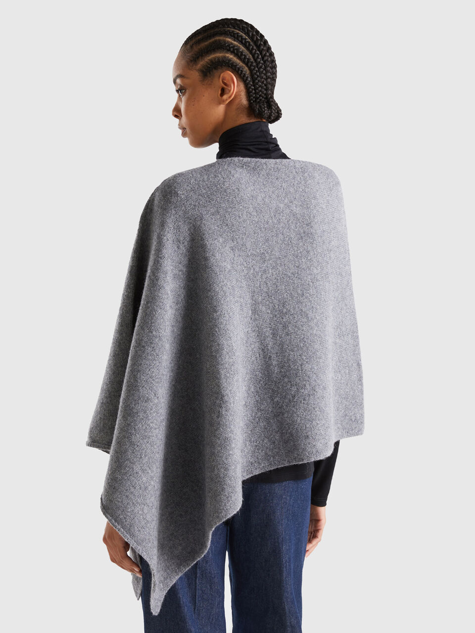 CAPE Mujer image number null