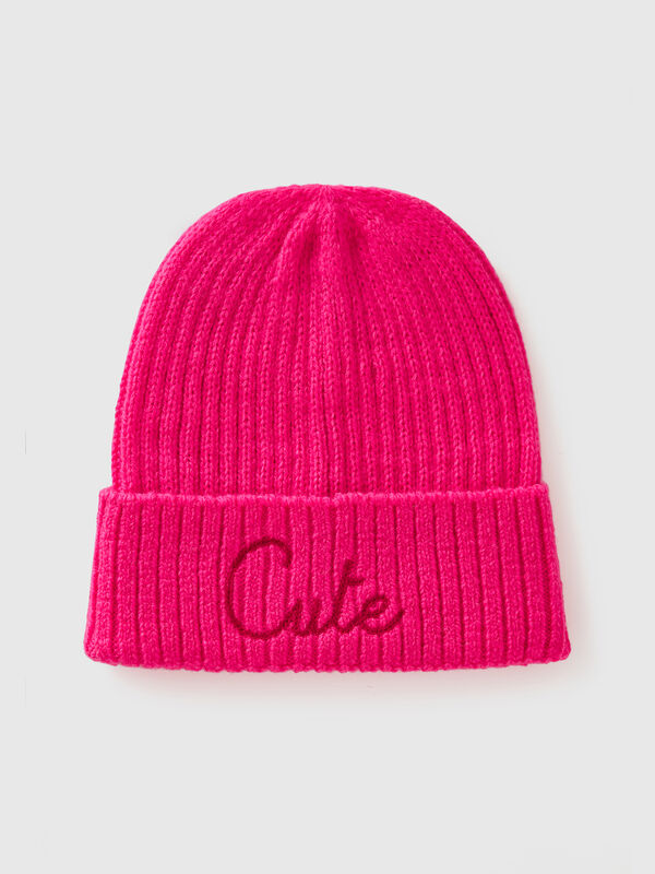 Gorro rosa flúor con bordado Niño