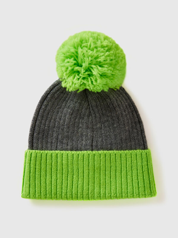 Gorro con detalles verde flúor Mujer