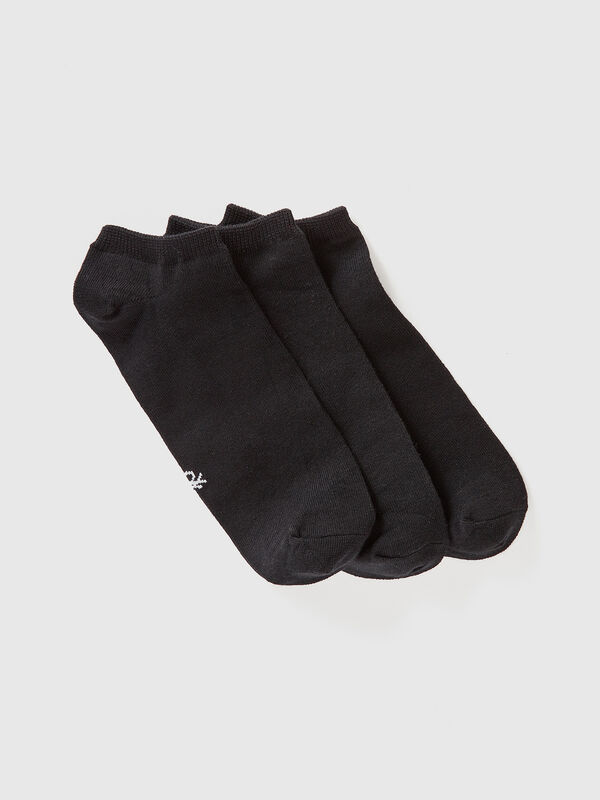 Tres pares de calcetines cortos